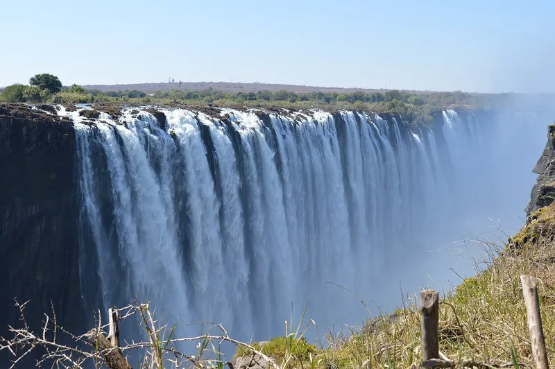 Long curtain of the Main Falls under a clear blue sky